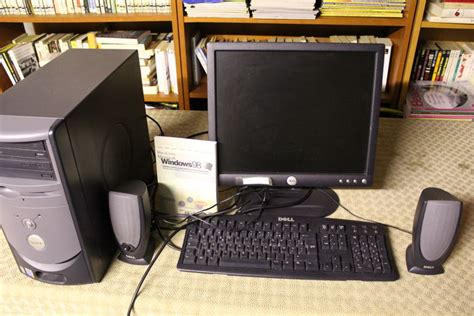 Dell Dimension 4700 Desktop Pc With Speakers 17 Monitor