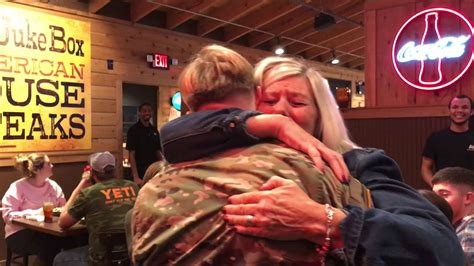 Soldier Surprises Mom For Christmas Youtube