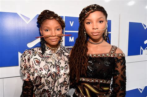 Chloe And Halle Face Jewelry At 2016 Vmas Essence