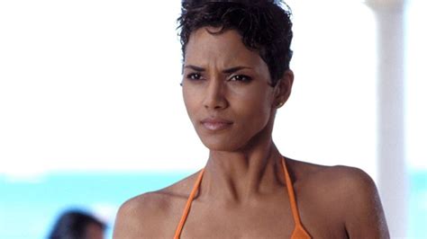 halle berry was told to be sexier in her 2002 bond role