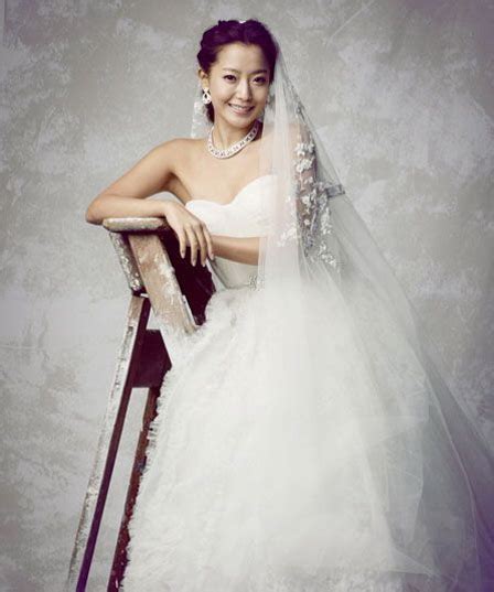 Kim Hee Sun Publishes Wedding Dress Latest Photos