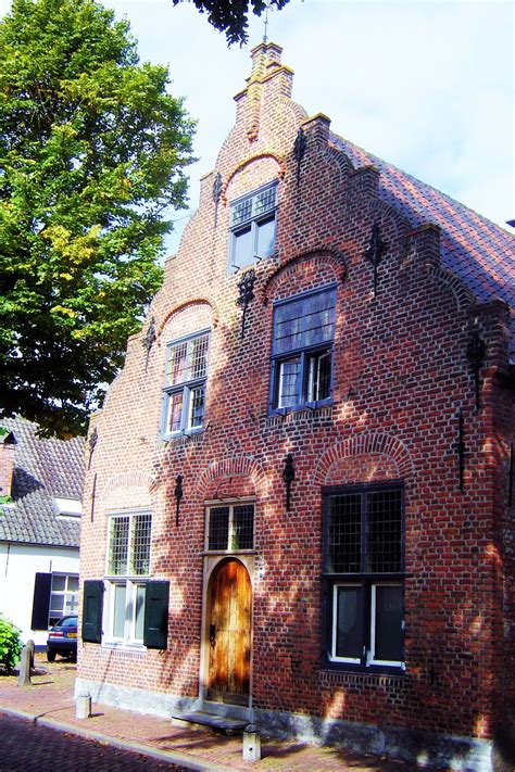 maar het oudste huis van oisterwijk staat op nummer  en werd volgens de muurankers gebouwd