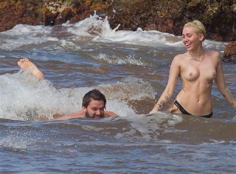 miley cyrus topless on the beach in hawaii 4 celebrity