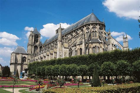 guide   cathedral city  bourges   attractions