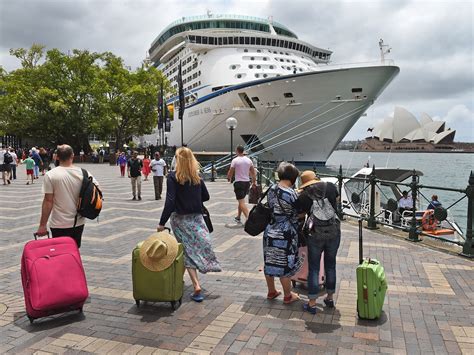 cruise ships  people  signing    full time seafarers news advice travel