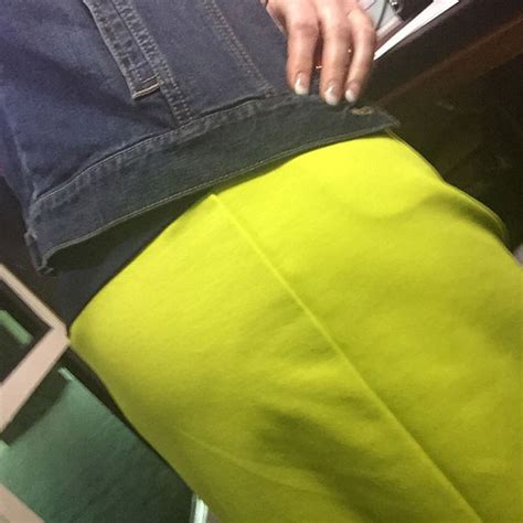 Kellies Flat Booty Panty Line Butt Selfie