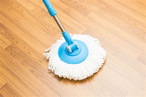 tips  cleaning vinyl floors readers digest