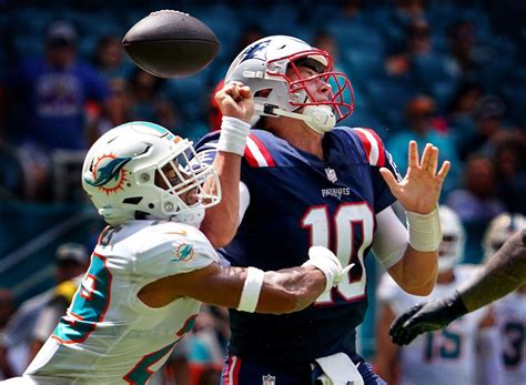 patriots quarterback mac jones suffers  injury   rays