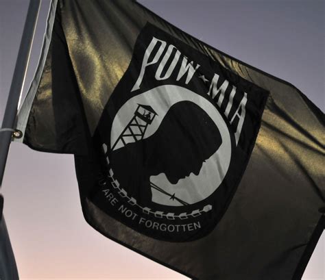the battle to fly the pow mia flag at federal buildings began in the