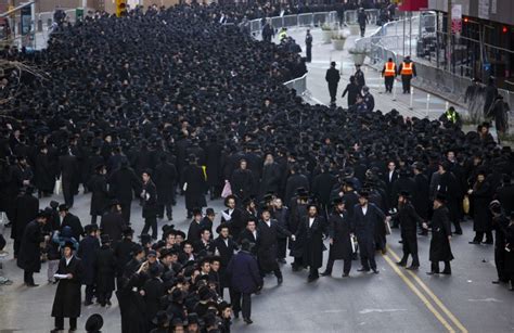 Manhattan Ny In Photos Video Orthodox Nyc Jews Protest