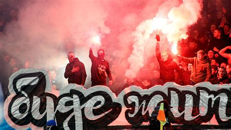 Conmoción En Grecia Un Grupo De Ultras Del Olympiakos Golpeó Y Apuñaló