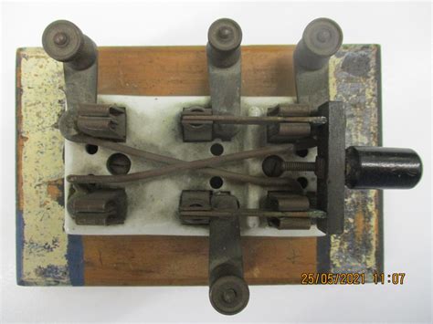 double pole double throw changeover switch physics museum  university  queensland