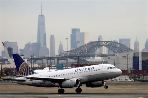 united airlines unveils huge jet order  push  growth inquirer