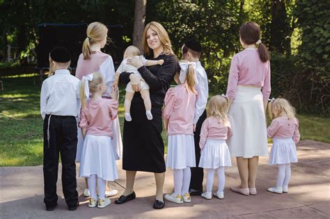 Mother Of 10 Becomes One Of Few Hasidic Female Doctors The New York Times