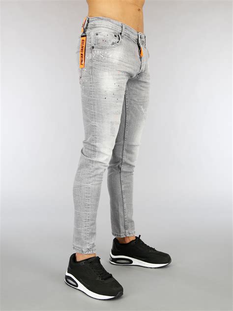 grijze heren jeans met oranje details en verfspatten black leonl