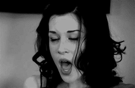 stoya has the best facial expressions when she listens to music album on imgur