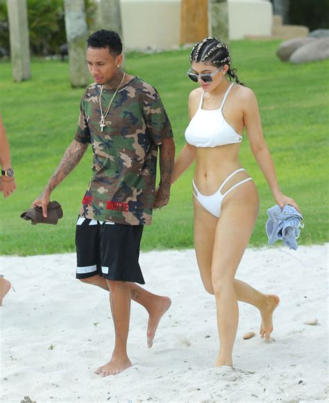 kylie jenner and tyga look so love up on their mexican holiday