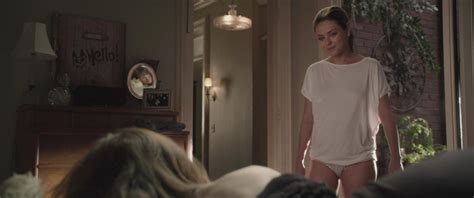 mila kunis nuda ~30 anni in friends with benefits