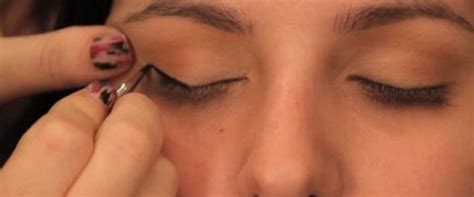 Master The Winged Eyeliner Look With This 5 Step Tutorial Video