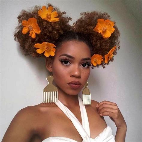 15 Times Naturalistas Looked Drop Dead Gorgeous With Flowers In Their