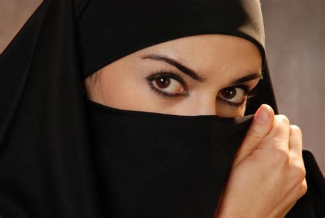 Seeing Beyond The Burka Nine Iraqi Women – The Denver Post