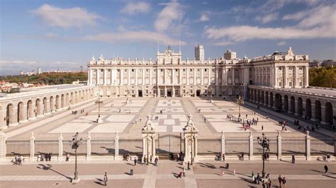 palacio real de madrid curiosidades historia  por  visitarlo