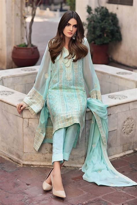 gul ahmed relawnched premium lawn collection  fashion central