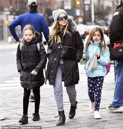 Sarah Jessica Parker Enjoys A Breakfast Date With Twins