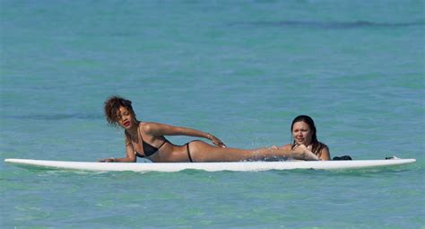 rihanna thong bikini in hawaii 17 fabzz