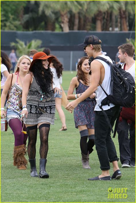 vanessa hudgens and austin butler coachella kisses photo 2648672 2012 coachella music festival