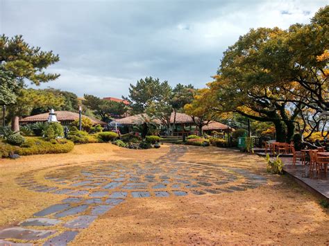 무료 이미지 경치 나무 집 마을 뒤뜰 정원 재산 마당 농촌 지역 제주도 주거 지역 하비치 호텔