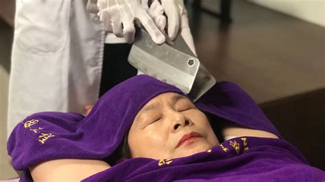 Taiwans 2 000 Year Old Knife Massage Bbc Travel