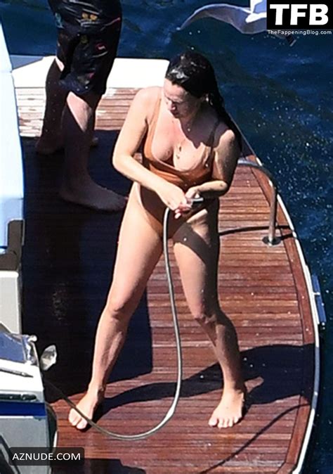 Elizabeth Reaser Sexy Seen Flaunting Her Hot Bikini Body On A Boat In
