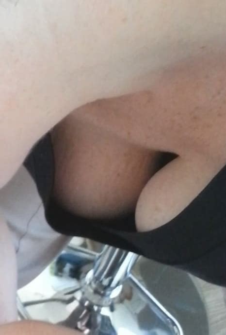 voyeur downblouse cleavage oops nipslip tits boobs nipple