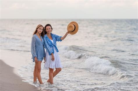 Premium Photo Beautiful Mother And Daughter At Carribean Beach