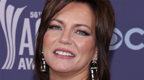 martina mcbride s daring outfit at the acms is turning heads