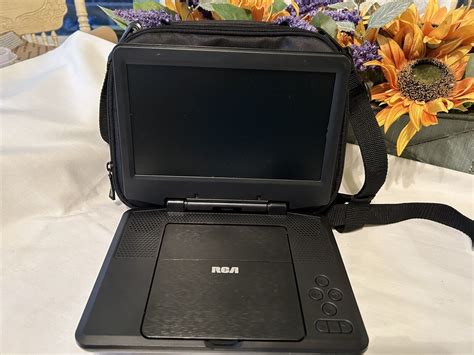 Rca 9 Portable Dvd Player Drc98090 With Case Car Charger And Ac Plug