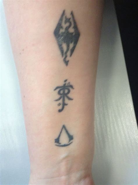 awesome geek tattoos skyrim assassins creed tolkien geek tattoo