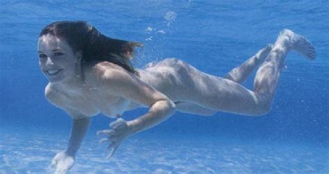 Happy And Naked Under Water Nsfw These R Happy Girls