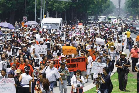 female journalists covering mexican feminist protests face