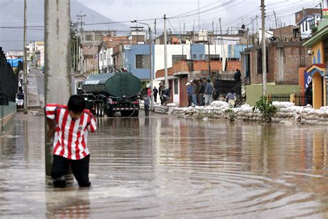 las lluvias en peru han causado  muertos  desaparecidos  heridos  mil damnificados