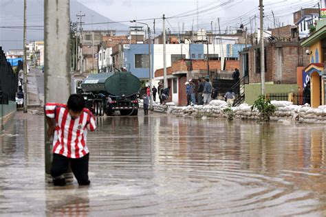 las lluvias en peru han causado  muertos  desaparecidos