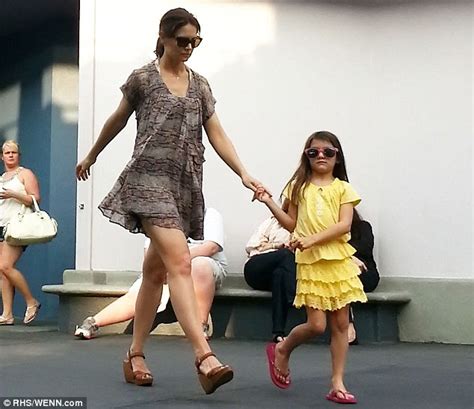 a new home for suri and me katie holmes begins search for the perfect new york pad as she
