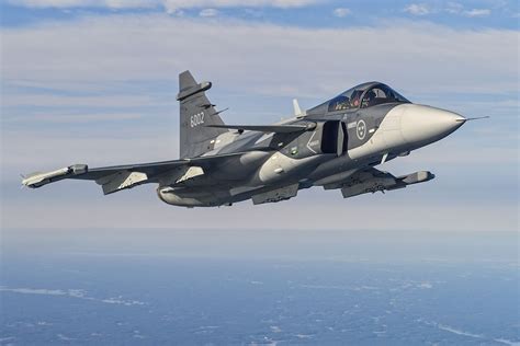 las fuerzas aereas suecas desarrollan una nueva estrategia  sus aviones de combate