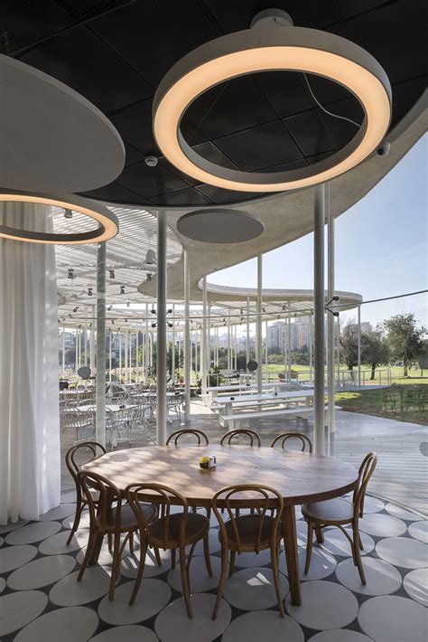 yaniv pardo architects designs open coffee shop  slim columns
