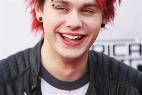 5 Seconds Of Summer Singer Michael Clifford Says He Is Seeing Therapist