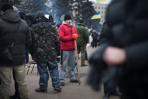 ukrainian government rushes to dampen secessionist sentiment the new