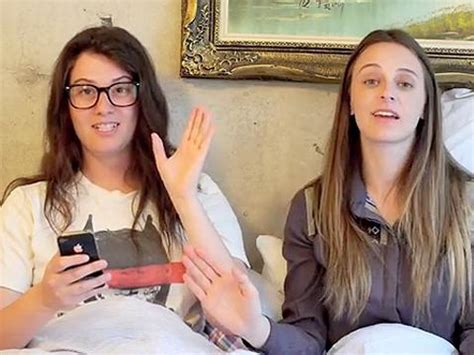 Watch Lesbians Teach You How To Find A Girlfriend