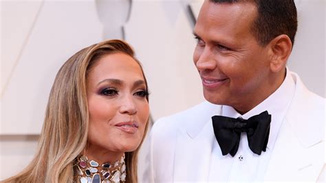 jennifer lopez engagement ring pictures cost and carat