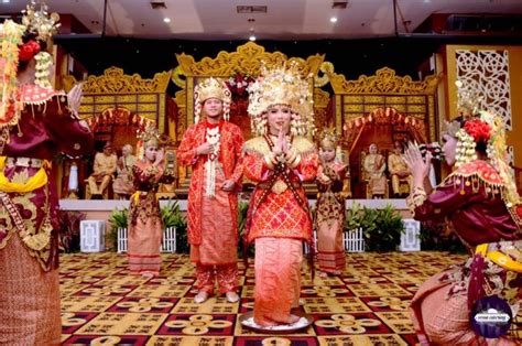 Makna Sakral Di Balik Tarian Pengantin Dalam 6 Pernikahan Adat